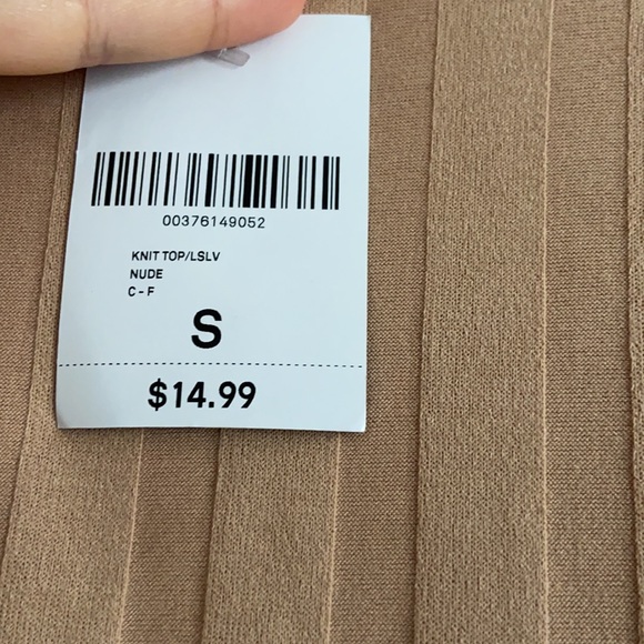 Tan long sleeve - Picture 4 of 4